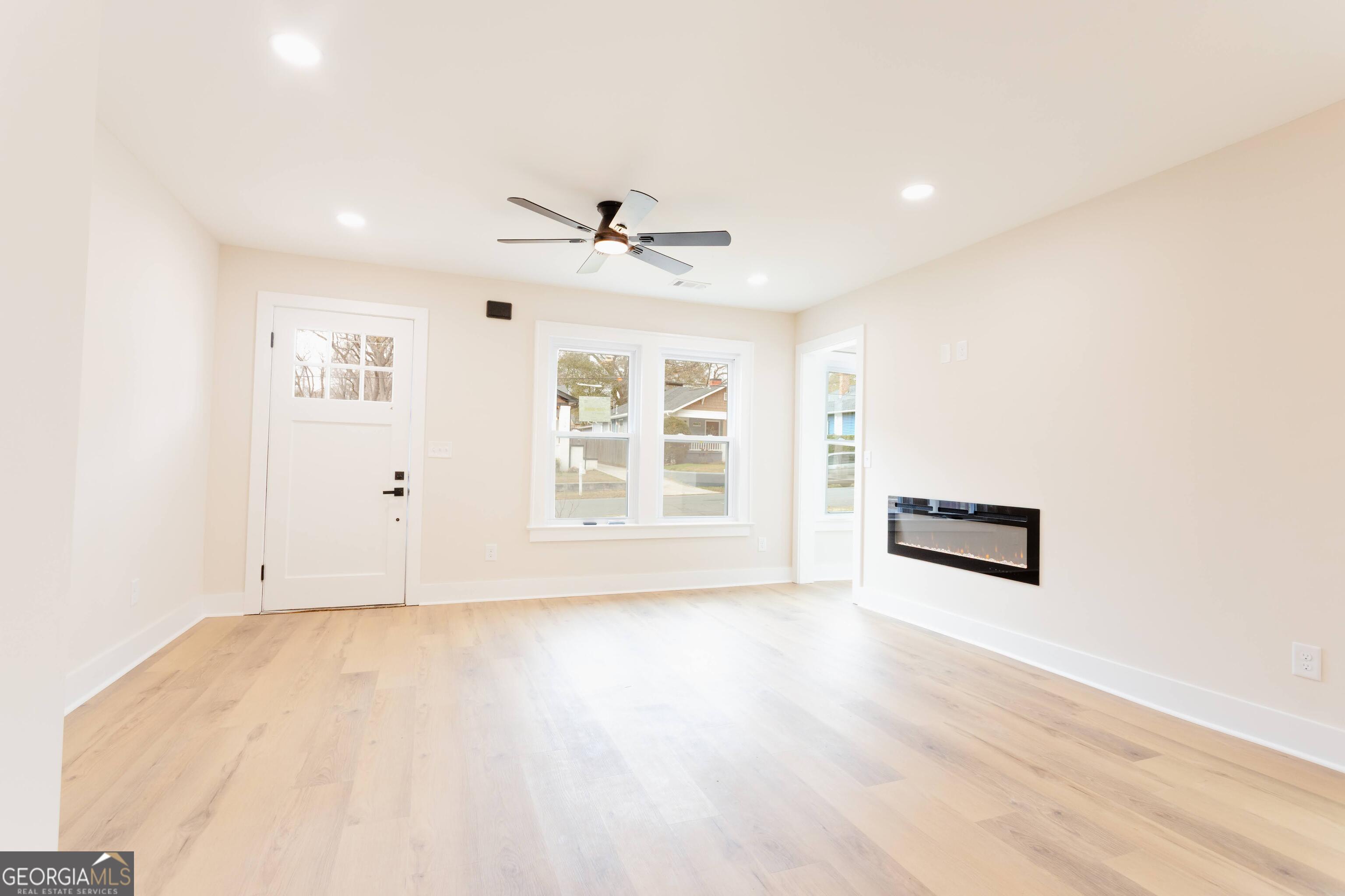 180 Wellington ST SW