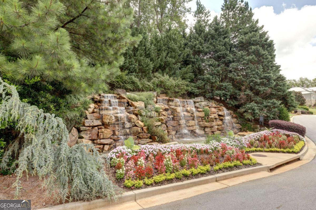 GRAND ESTATES OF THE SOUTH - Land