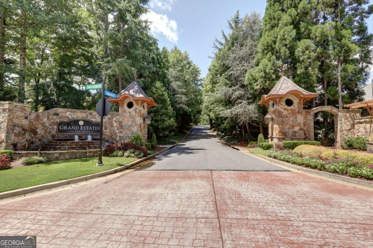 GRAND ESTATES OF THE SOUTH - Land