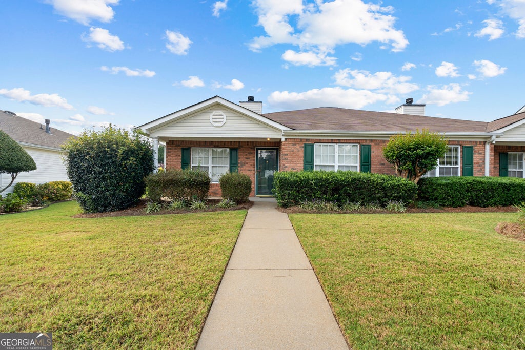 Photo of 270 Autumn Glen CIR, Fayetteville, GA 30215 (MLS # 10851408)