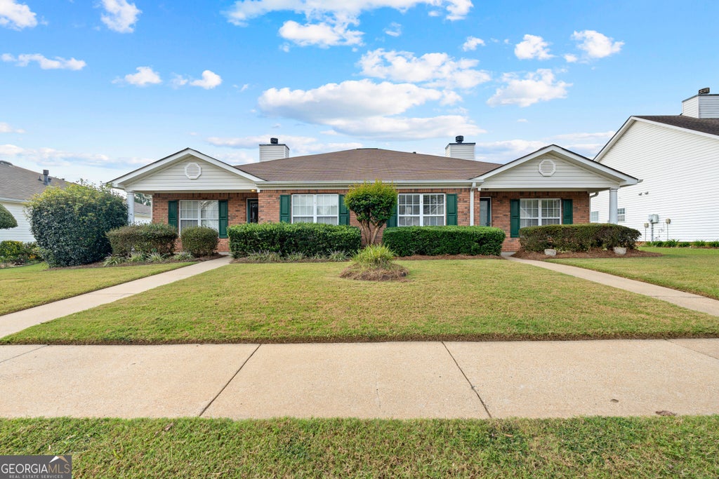 Photo of 270 Autumn Glen CIR, Fayetteville, GA 30215 (MLS # 10851408)