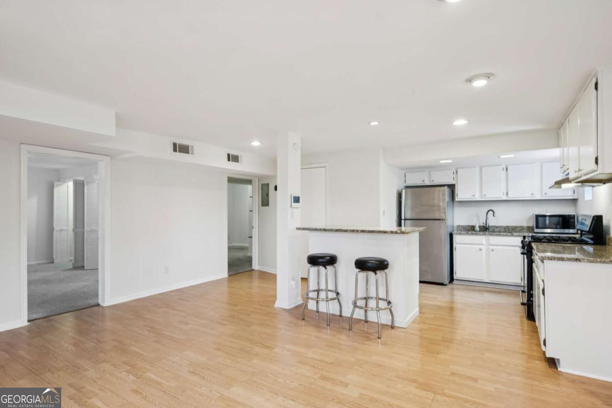 1233 Woodland AVE NE #5