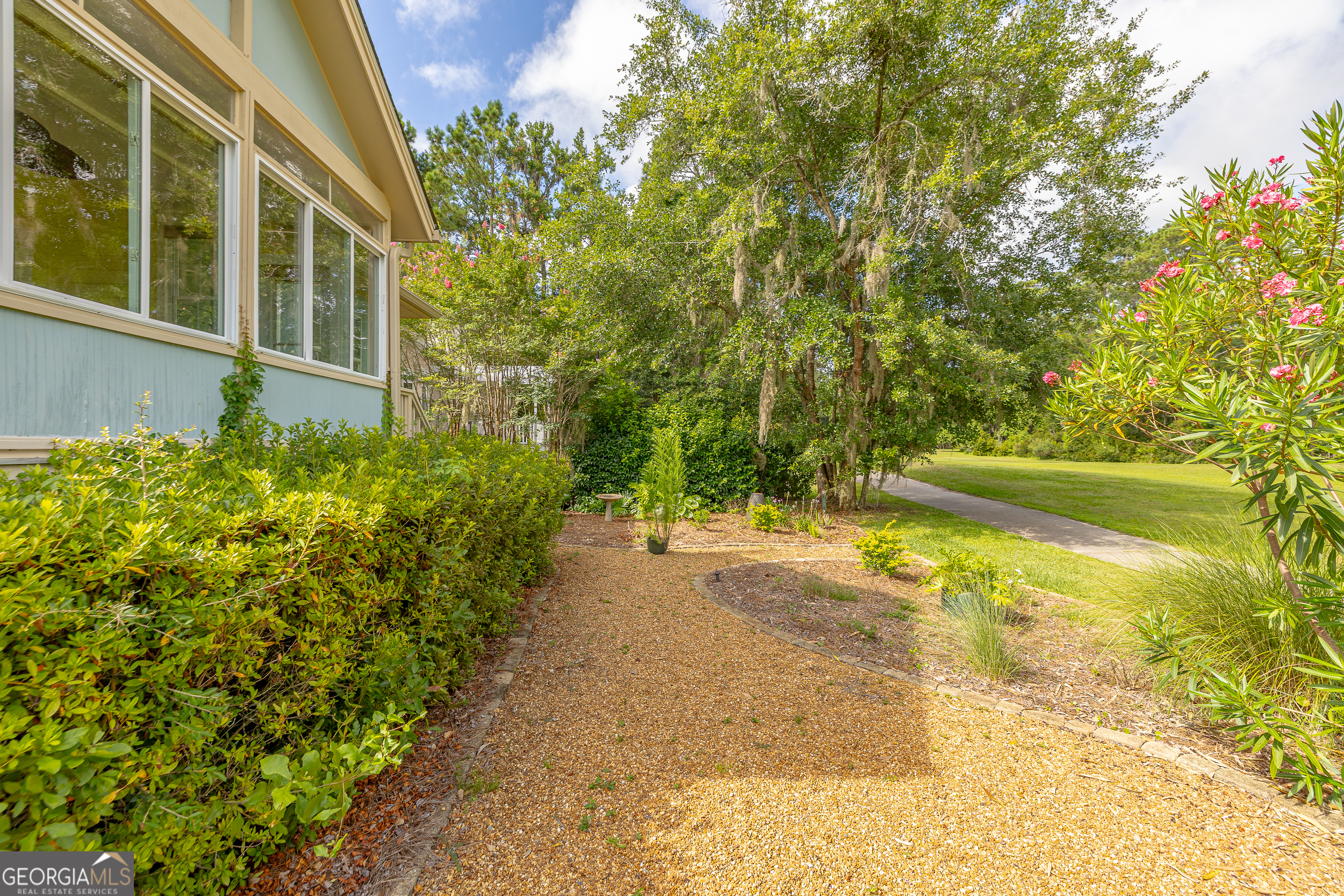 23 W Lake DR