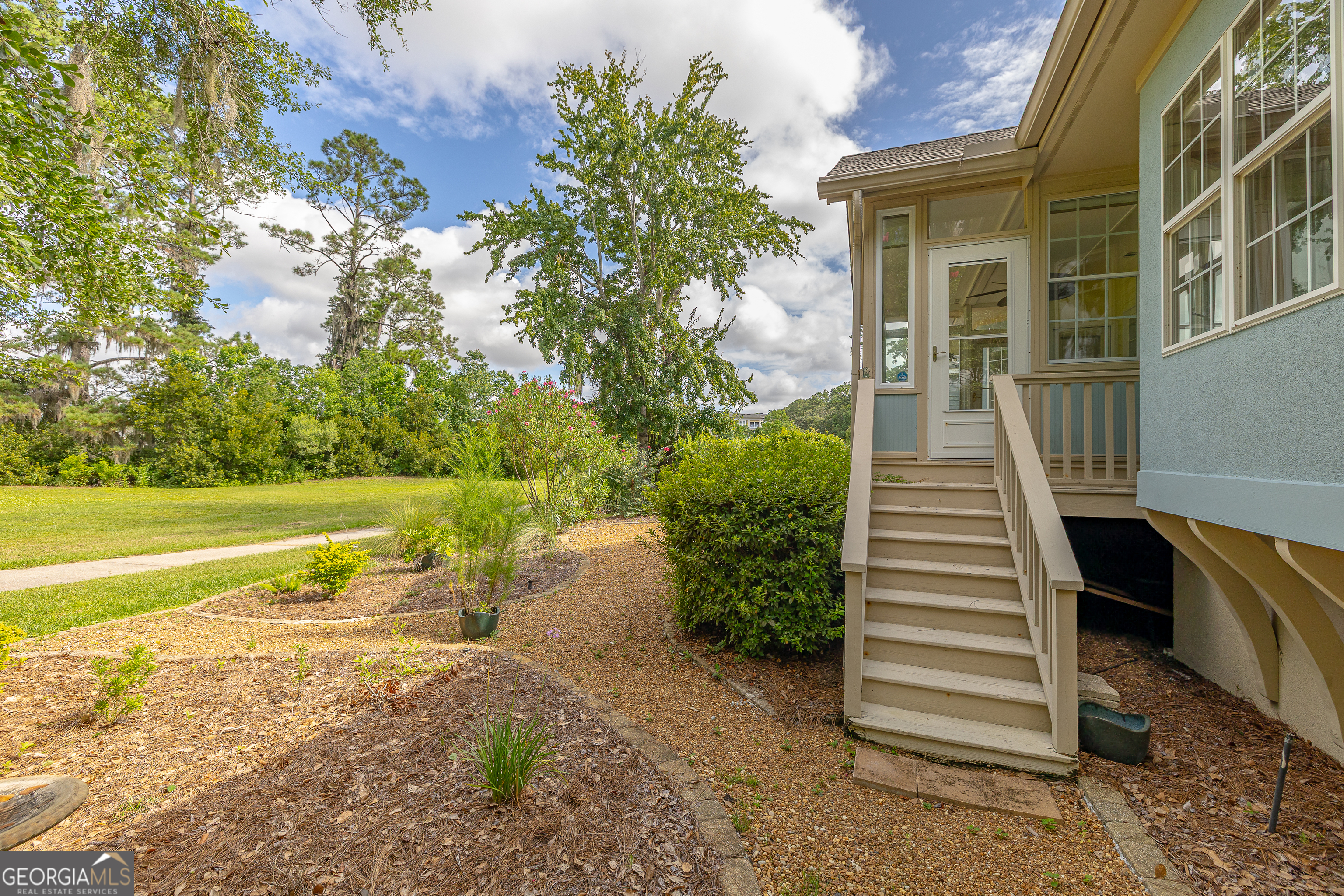 23 W Lake DR
