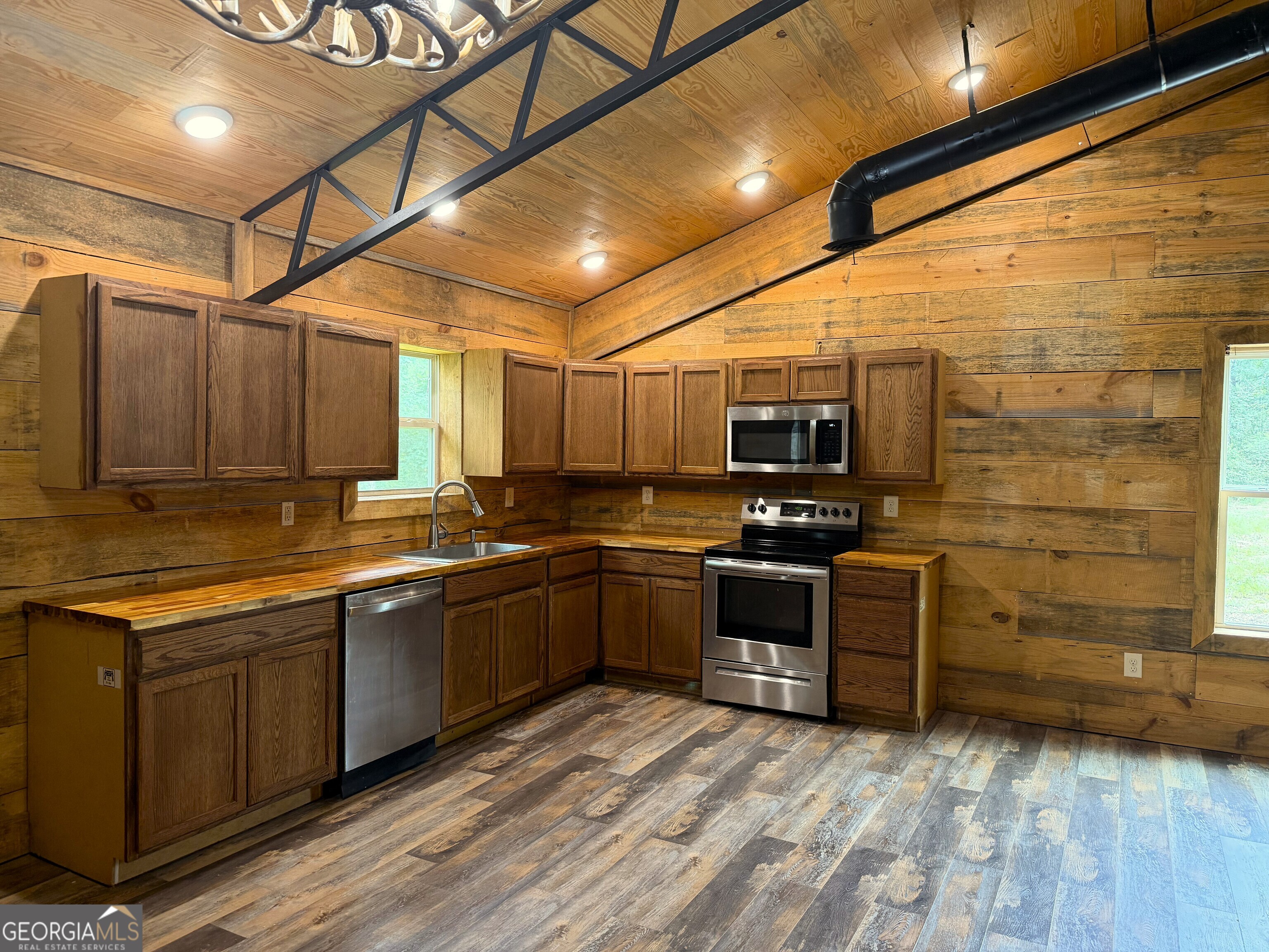 1441 Highway 36 E