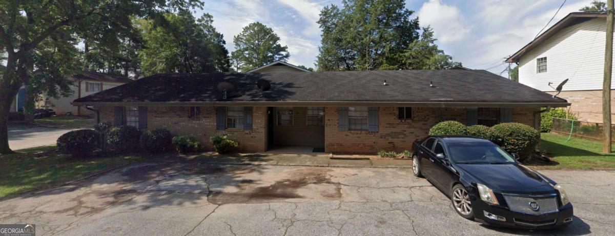 Townhouse Ranch One Story. in Norcoss Singleton rd , Every convenience to Super market I-85 Jimmy carter No Rental Restriction. Easy to Rent out Ready to move in Water , Trashes, Roof are included in HOA fee already