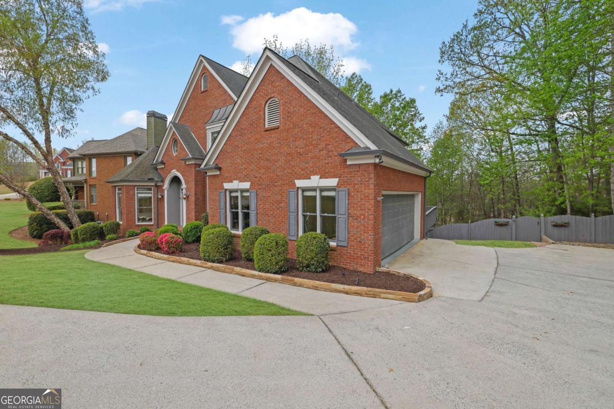 1025 Saint Marks WALK