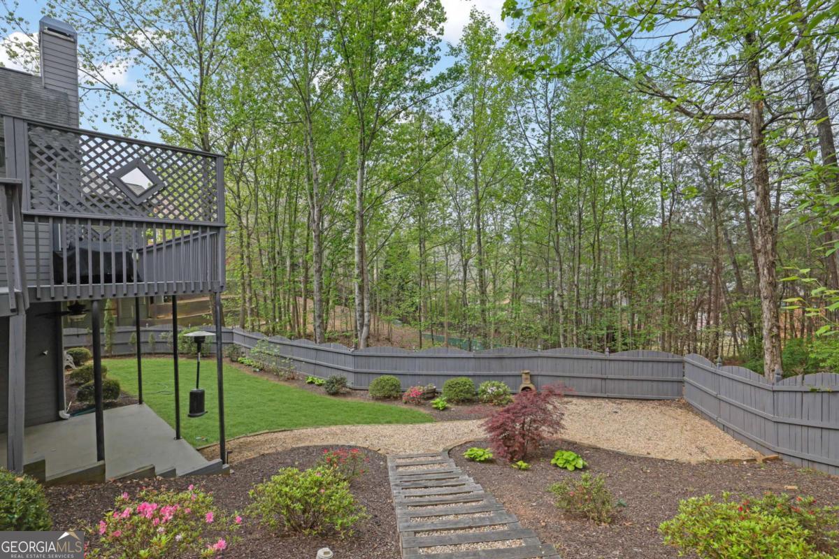 1025 Saint Marks WALK