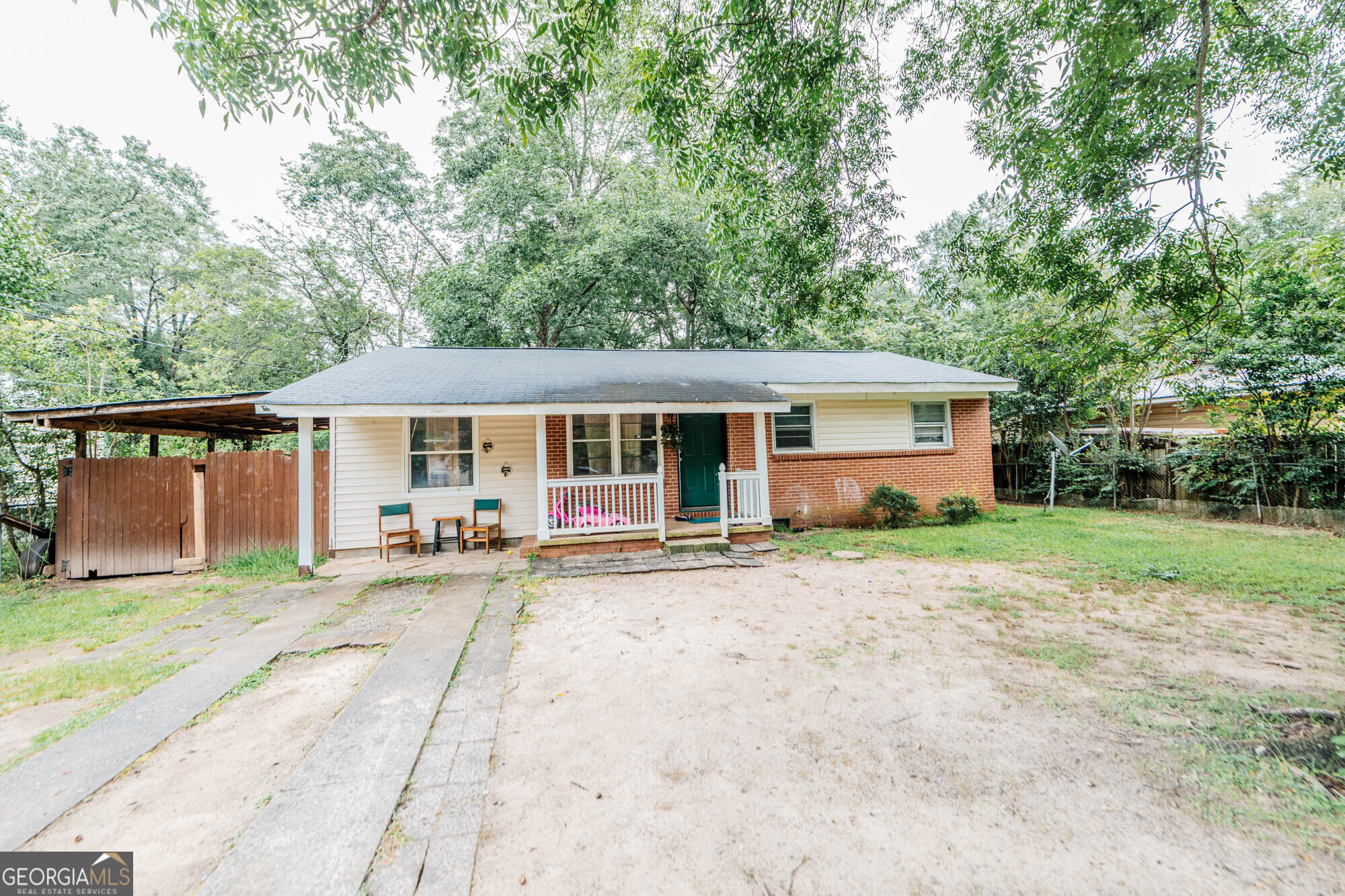 Investment rental with instant income. This great investment house has storage in the back yard and many new features like; Roof, AC, Plumbing. This property is occupied, so please do not disturb.