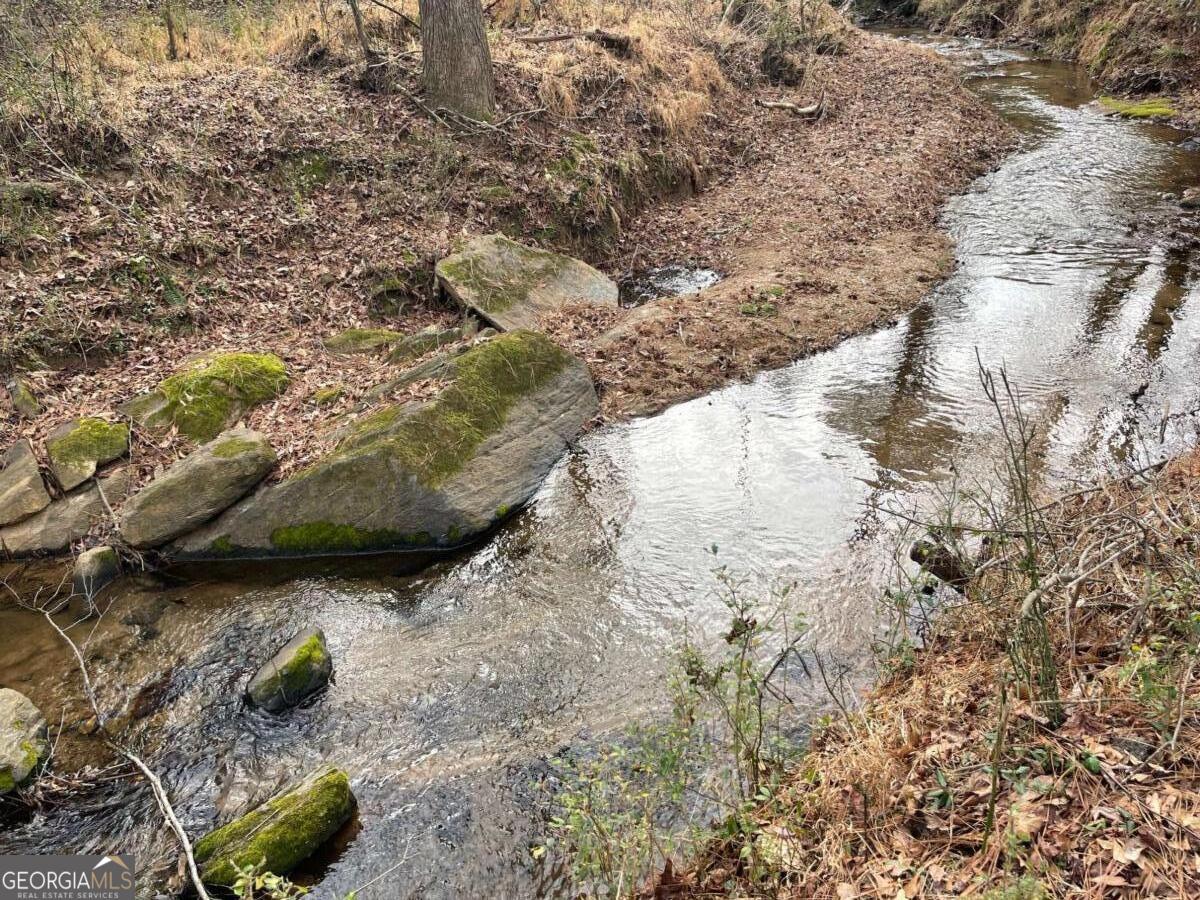 884 Jackson Trail RD