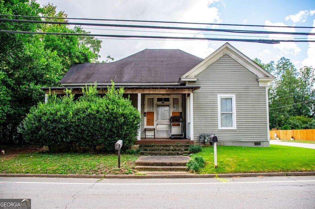 Photo of 201 Austin Avenue, Carrollton, GA 30117 (MLS # 10845917)