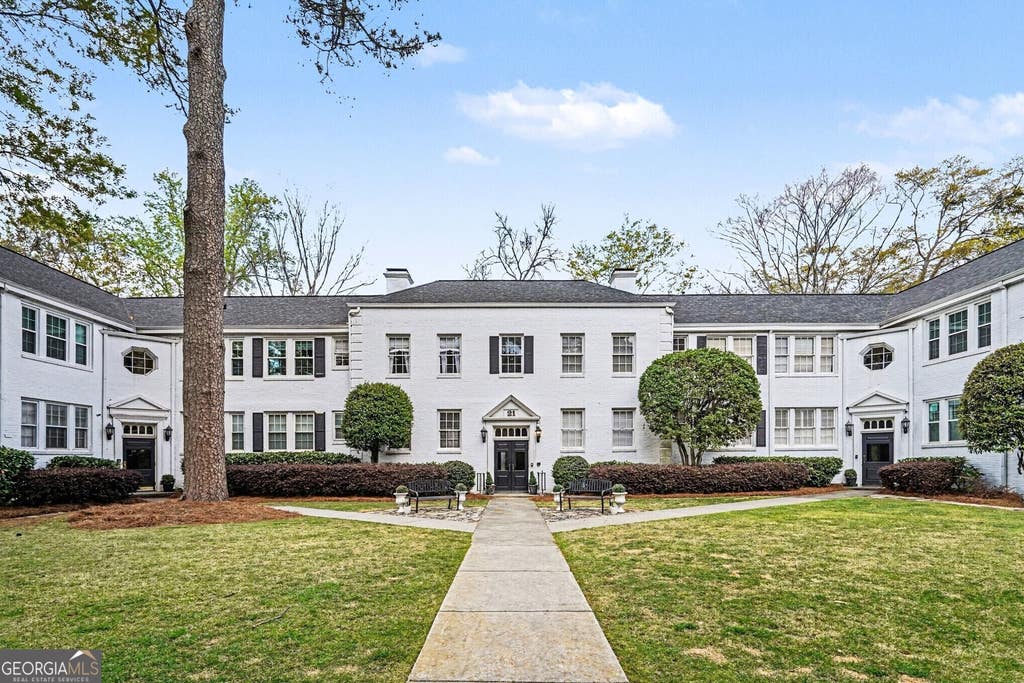 Photo of 21 Peachtree Memorial Drive NW #8A, Atlanta, GA 30309 (MLS # 10778688)