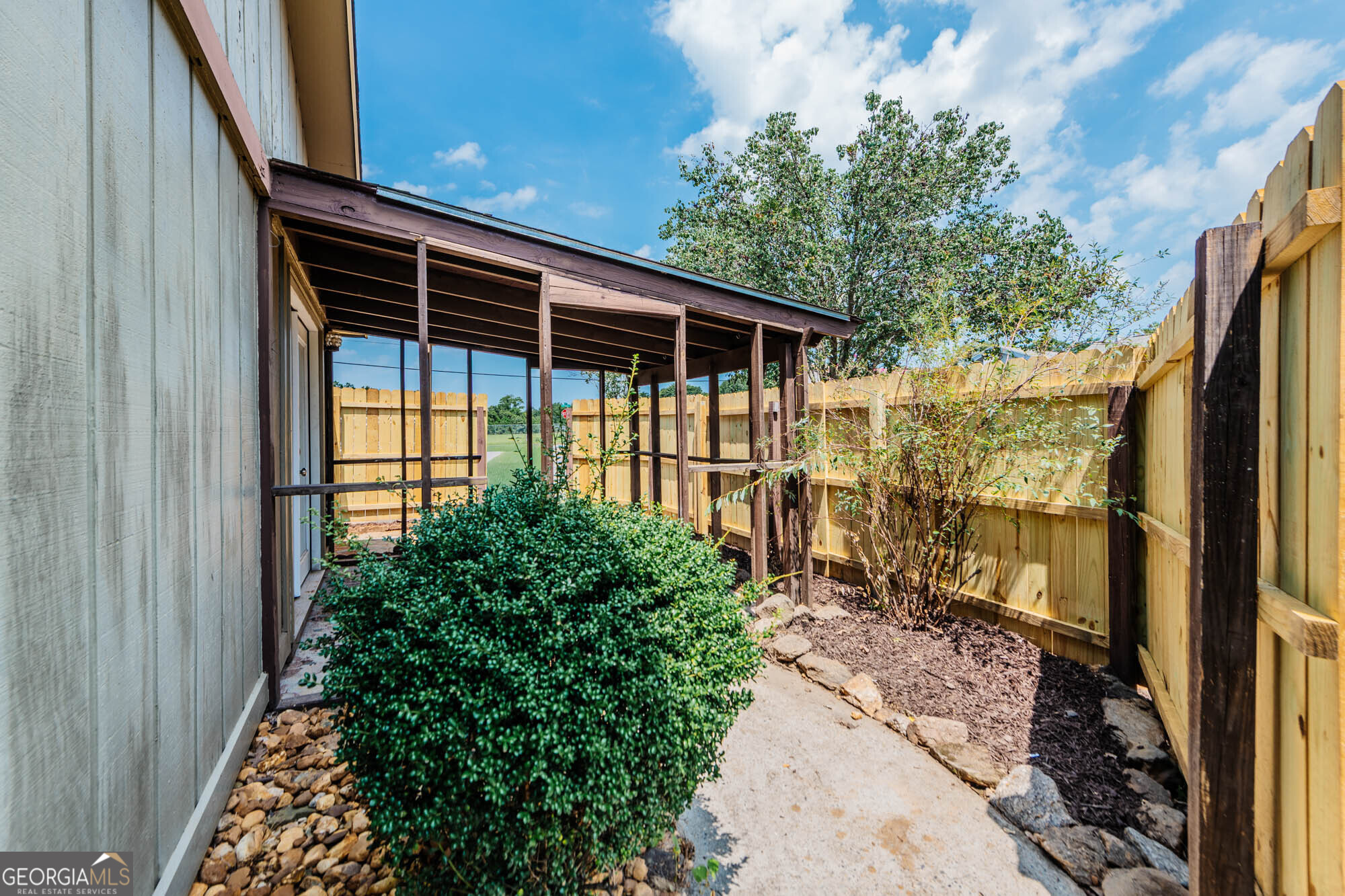 160 Stoneridge DR