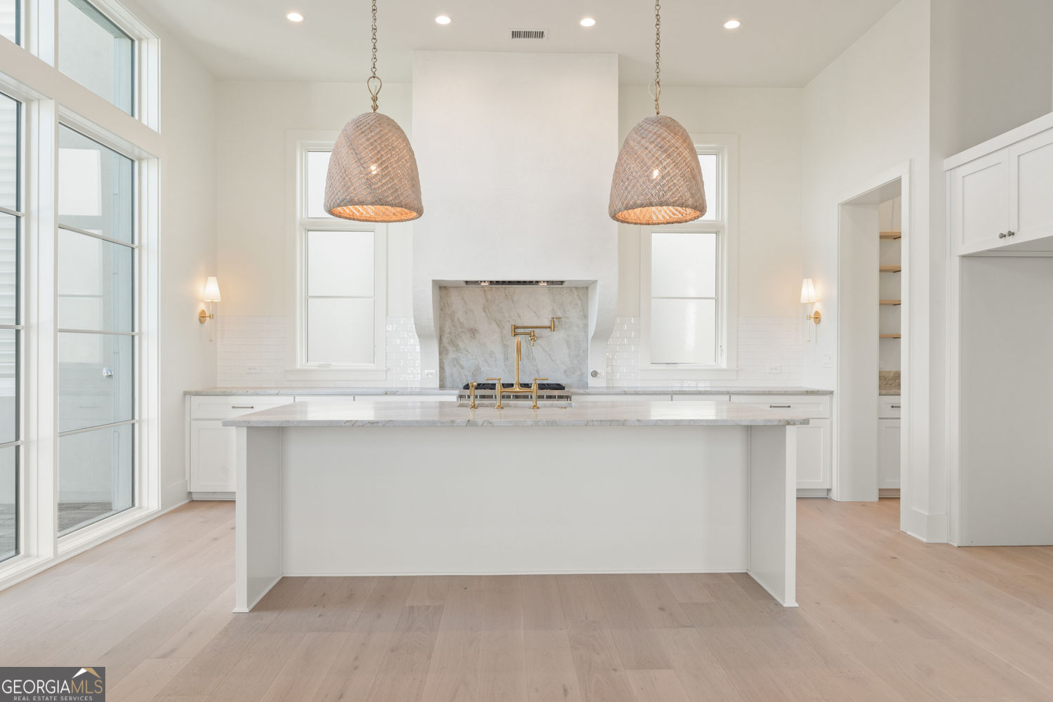 260 Guild LN