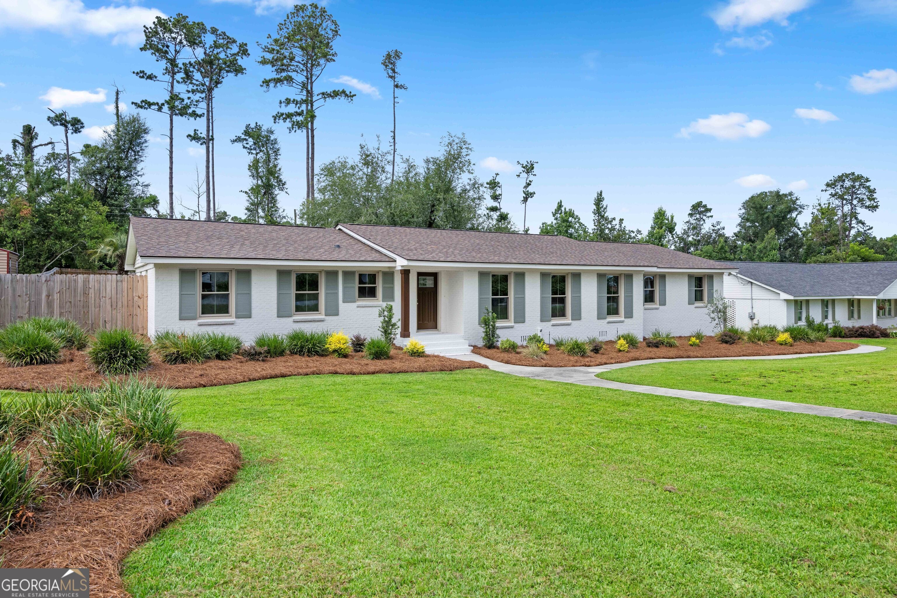 1203 Lakeview DR