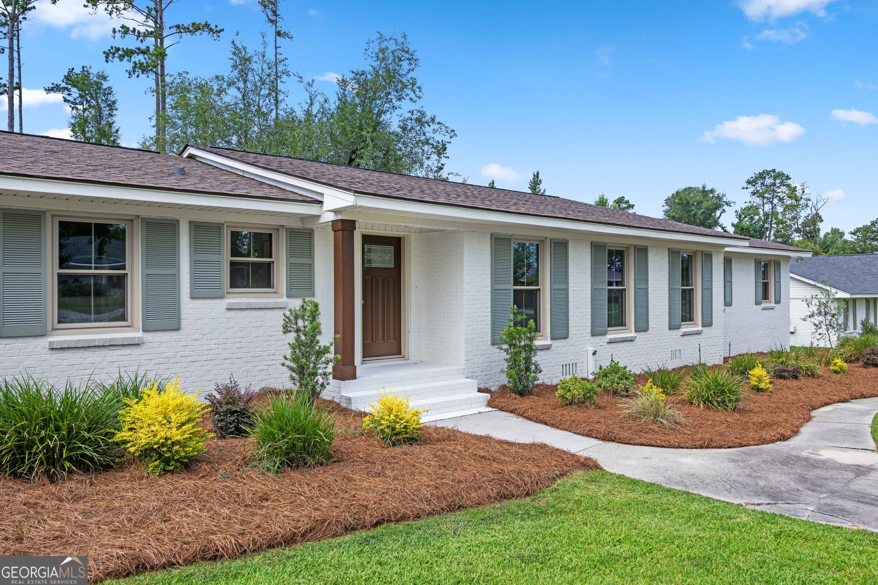 1203 Lakeview DR