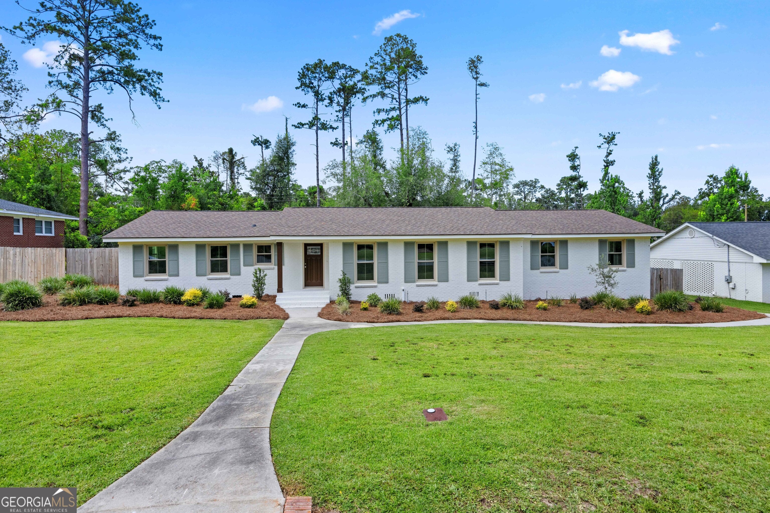 1203 Lakeview DR