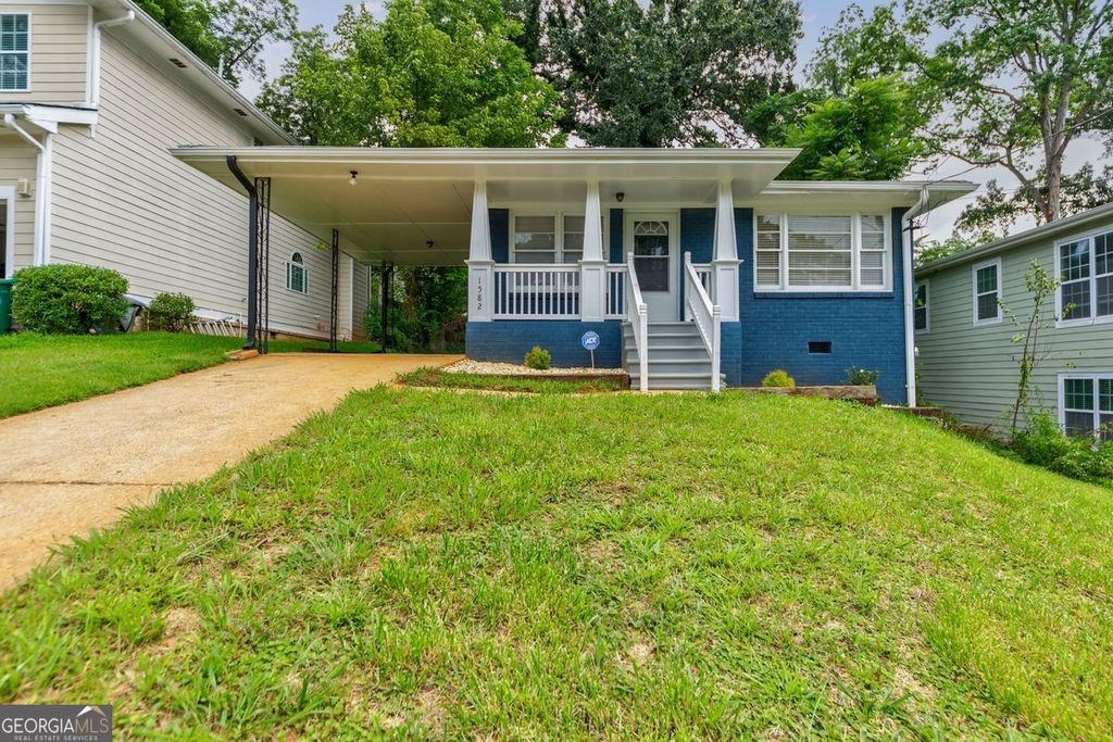 Photo of 1582 Lincoln Avenue SE, Atlanta, GA 30317 (MLS # 10727910)