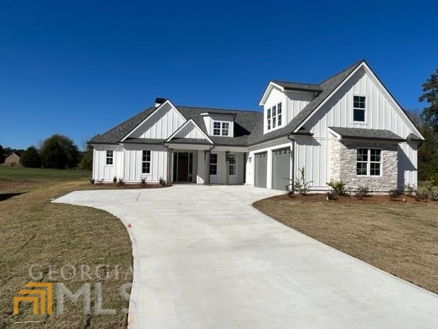 Move in Ready! LARGE ranch on ONE ACRE homesite for immediate move in! New Leaf Homes ,LLC- The Bradley floorplan. Beautiful home inside and out ! Large covered back porch for entertaining with fan overlooks 1 acre of private backyard. Immediately you will notice & Feel the spaciousness that the high ceilings, windows galore, & 8' doors give to the living space . 5 inch hardwoods in main living areas. Beautiful bright kitchen with pearl white cabinets, large granite island, stainless appliances. Owner's Suite features a large soaking tub, separate shower, double vanities with quartz countertops plus a large walk-in closet. Each guest room on main has a private bathroom. Huge bonus room, bathroom, and bed 4. Expanded 2 car garage with extra storage. Sprinkler System included. Minutes from Senoia, Peachtree City & Newnan. Come see! $3000 in closing costs paid by builder.