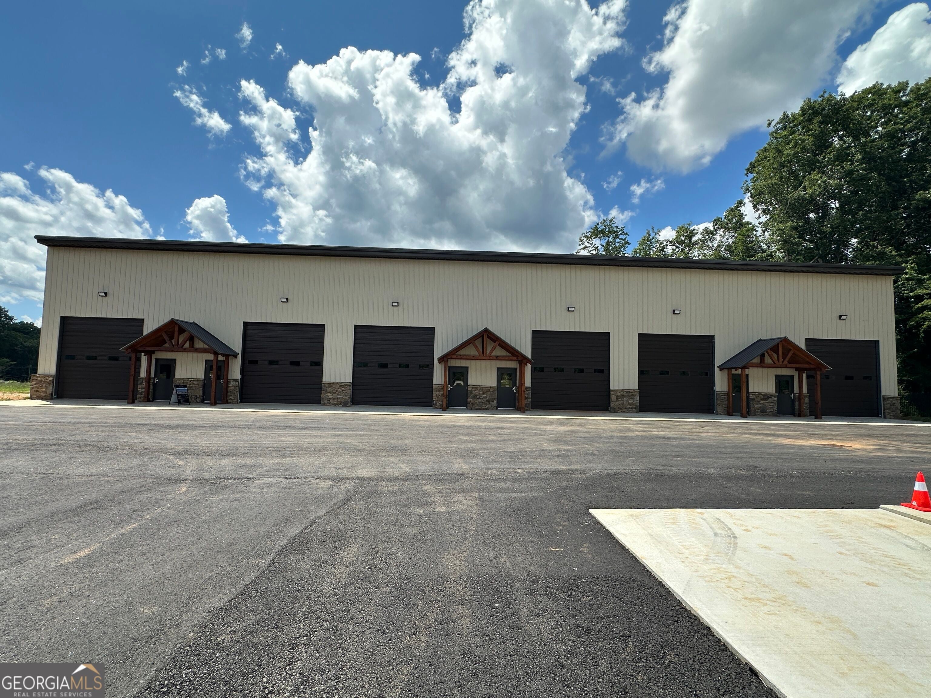 0 Barnard LN UNIT 100