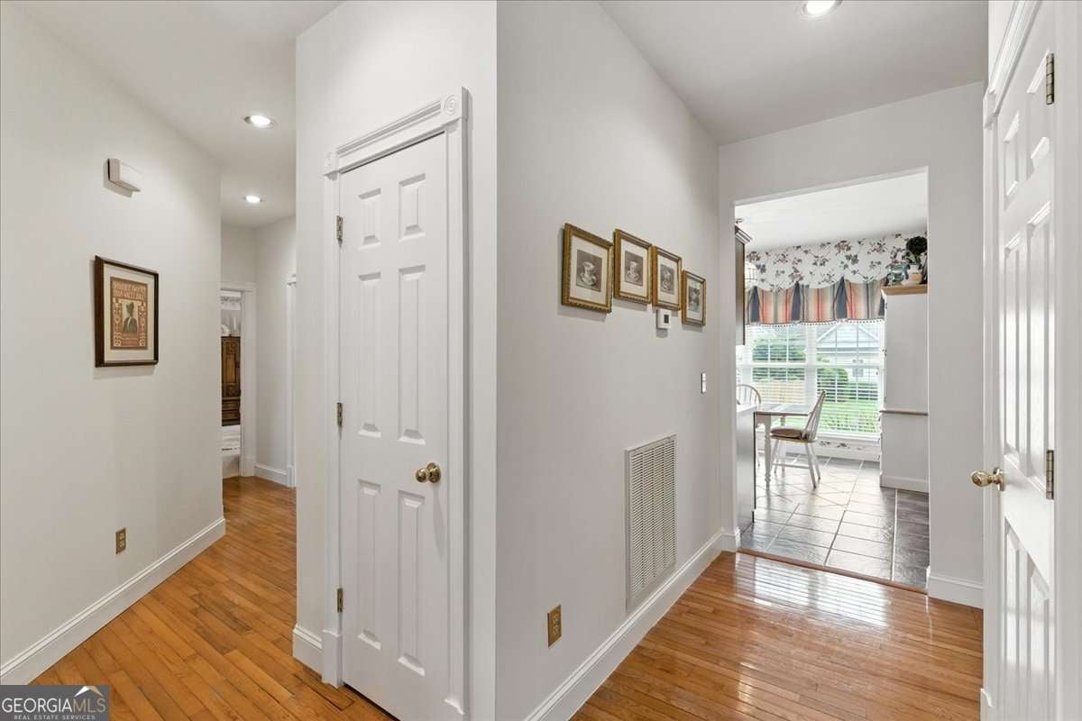 3 Belmont CT SE