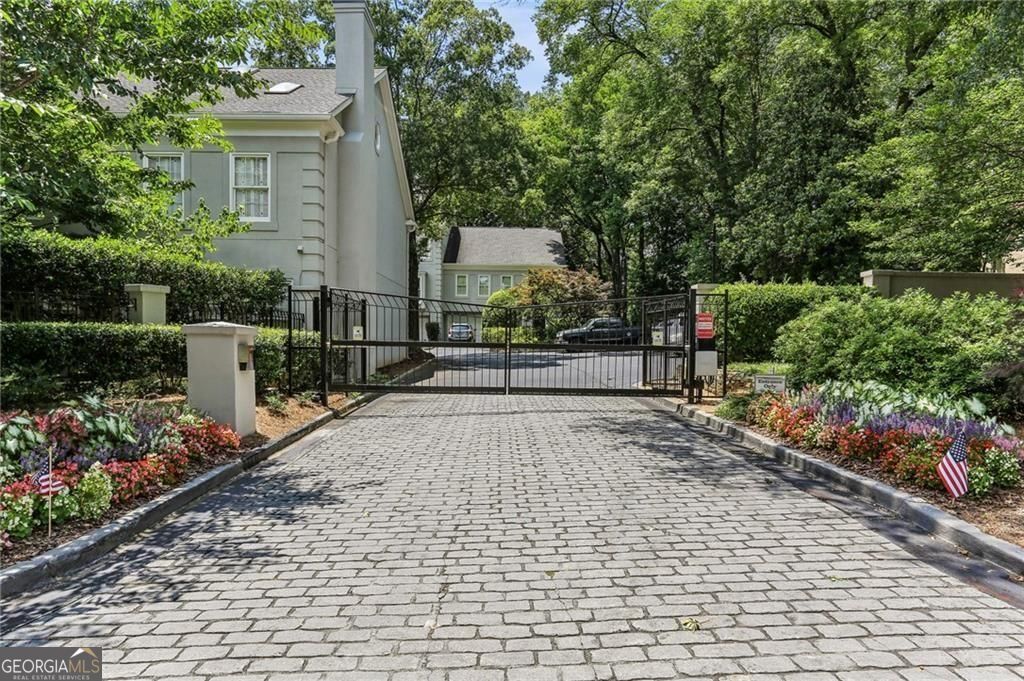 2466 Brookhaven PL NE