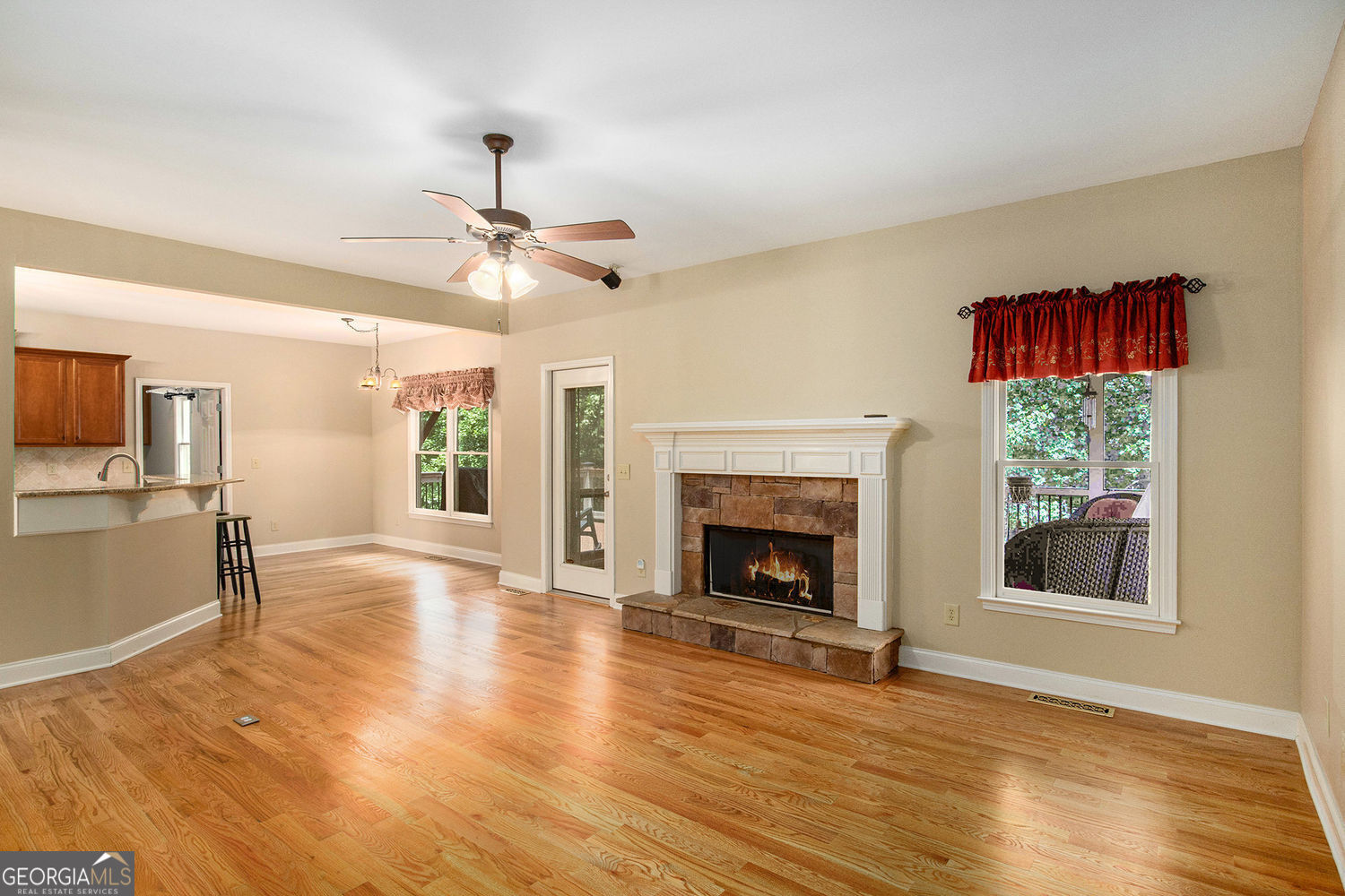460 Morgan LN