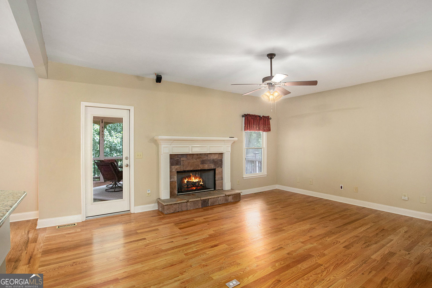 460 Morgan LN