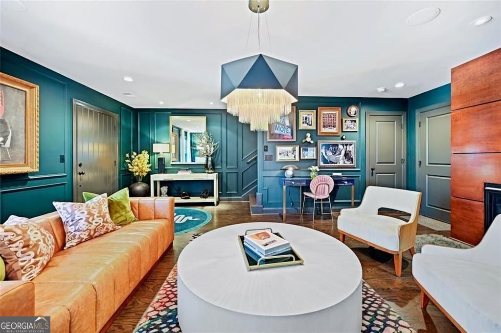 548 NE Bismark RD NE