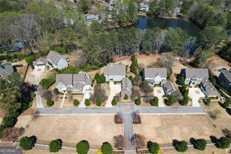 FIVE LAKESIDE - Residential