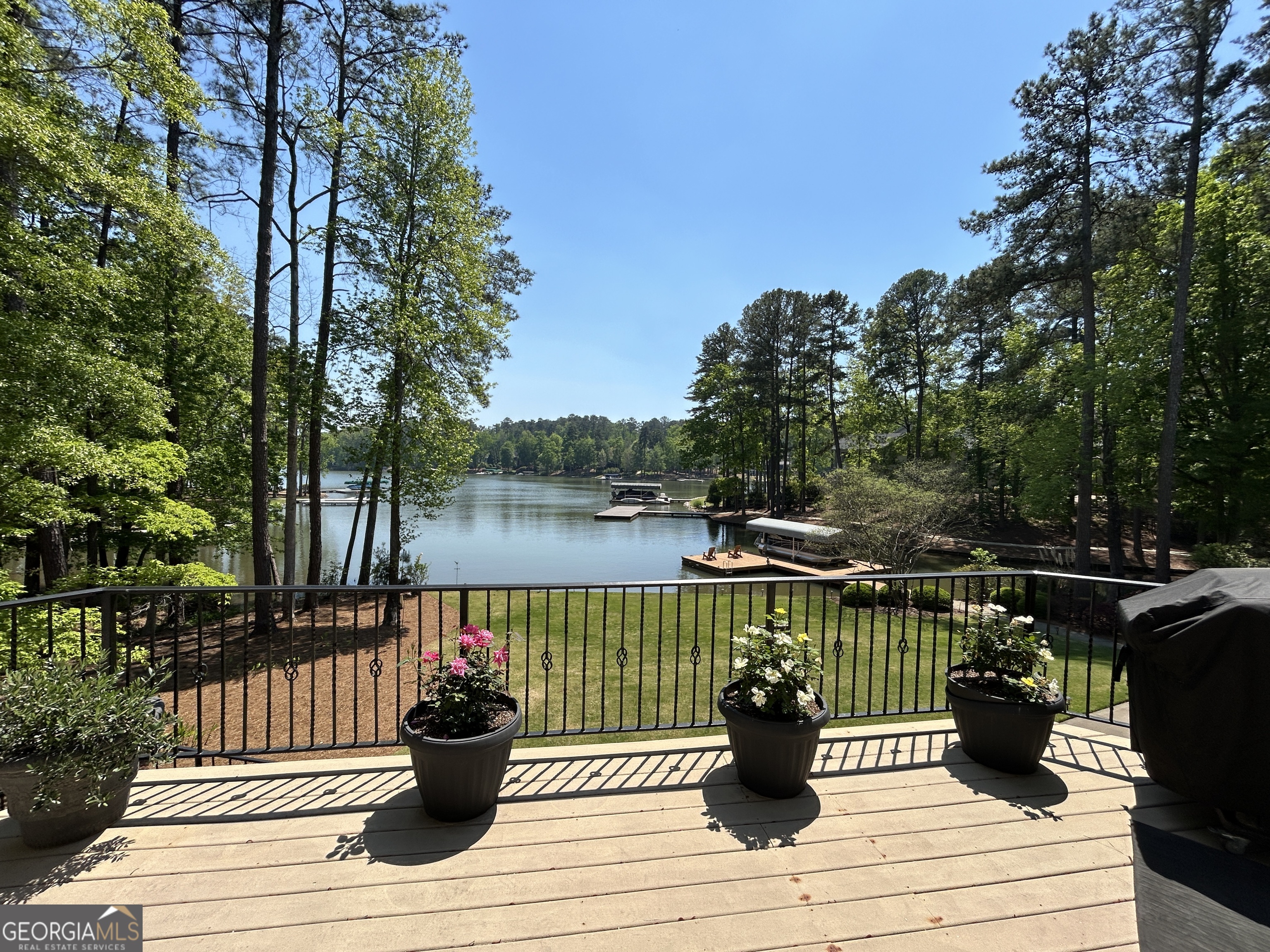 1121 Parrotts Cove RD