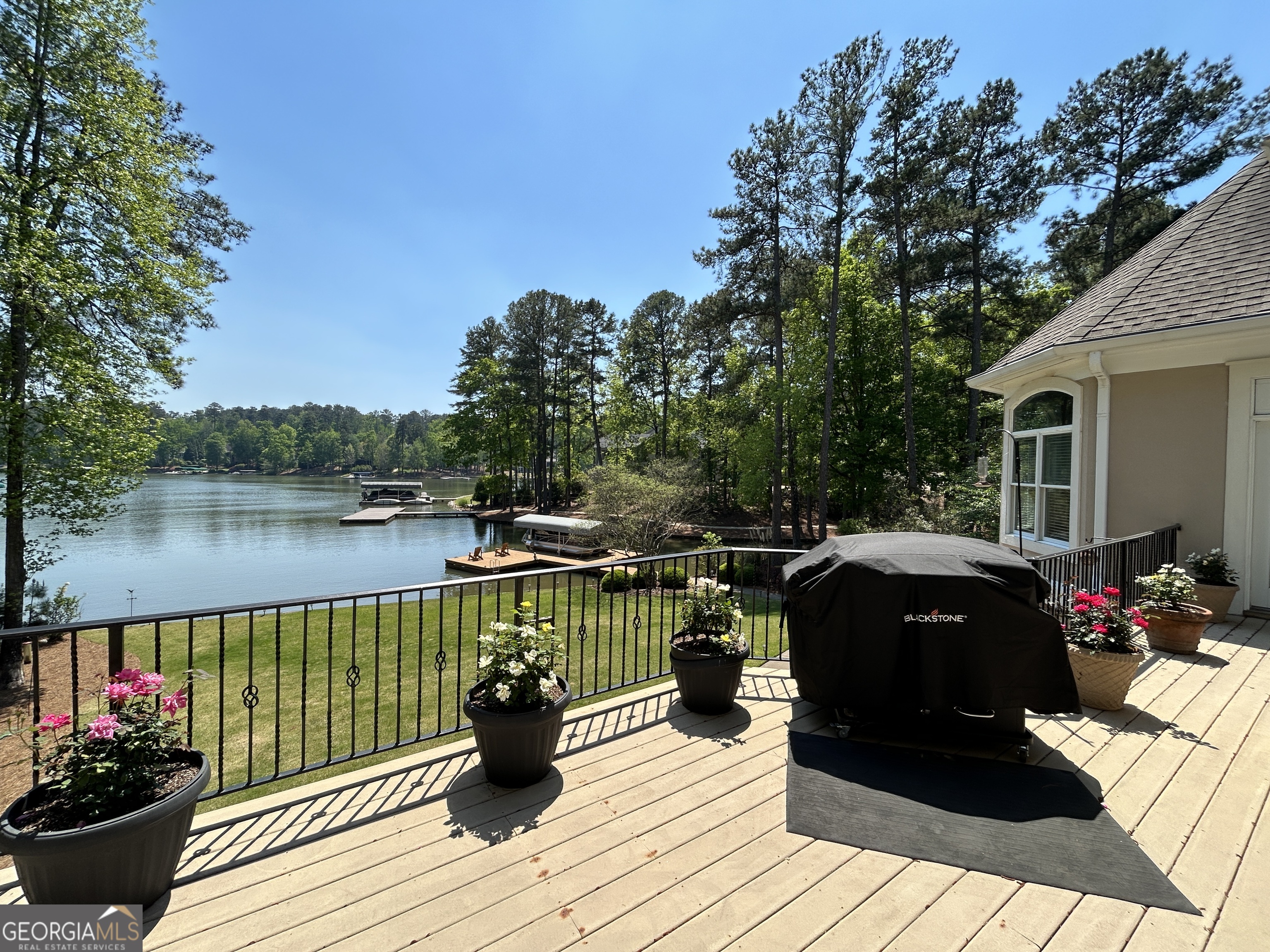 1121 Parrotts Cove RD