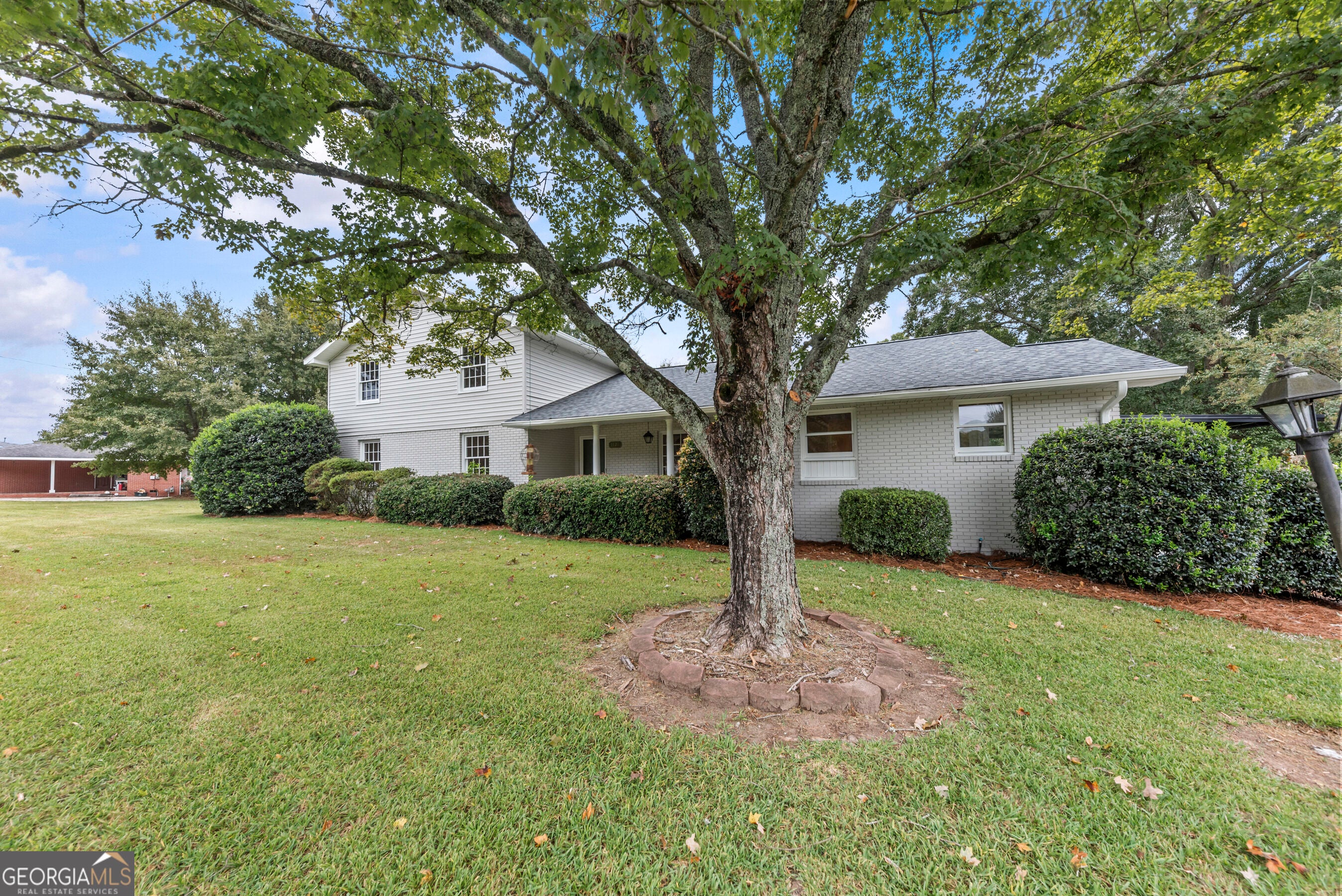 1121 Ward RD