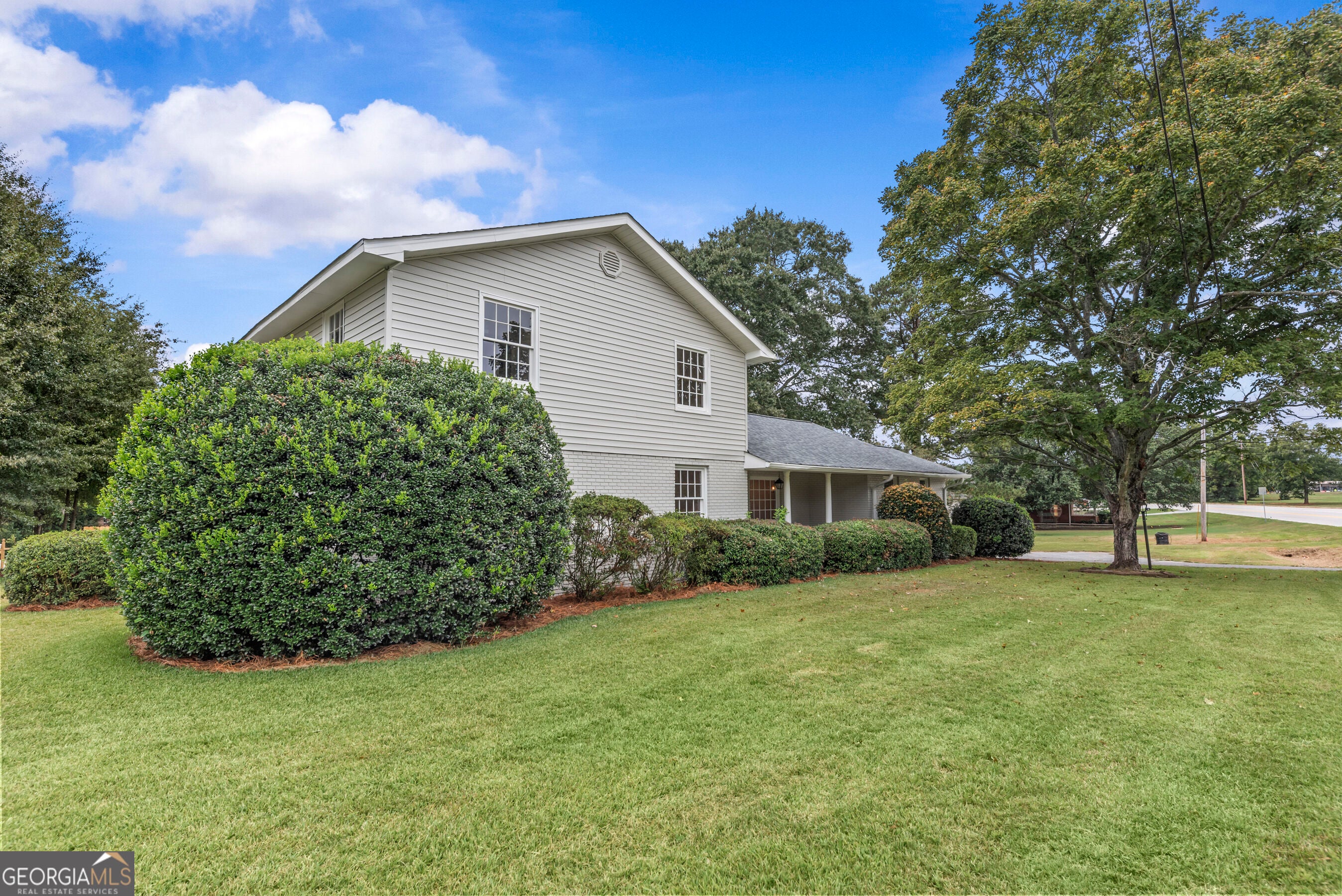 1121 Ward RD