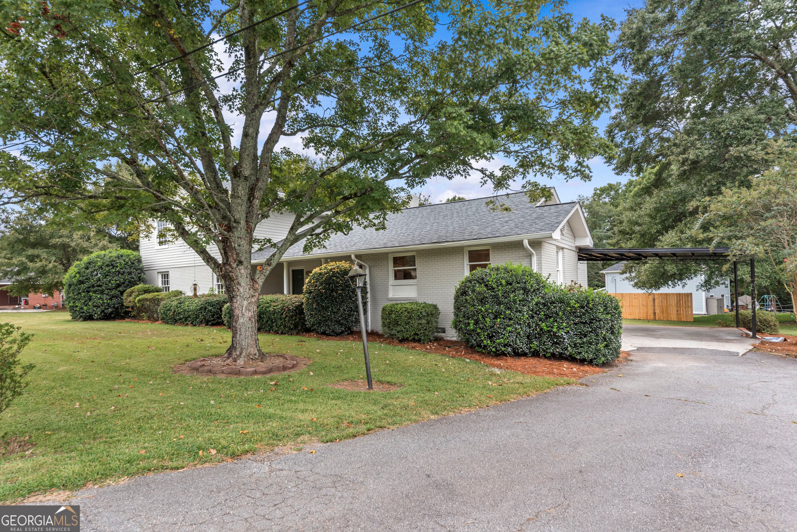 1121 Ward RD