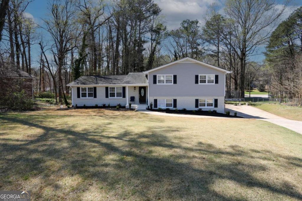 Photo of 3187 Kennesaw View Drive SW, Marietta, GA 30064 (MLS # 10714997)