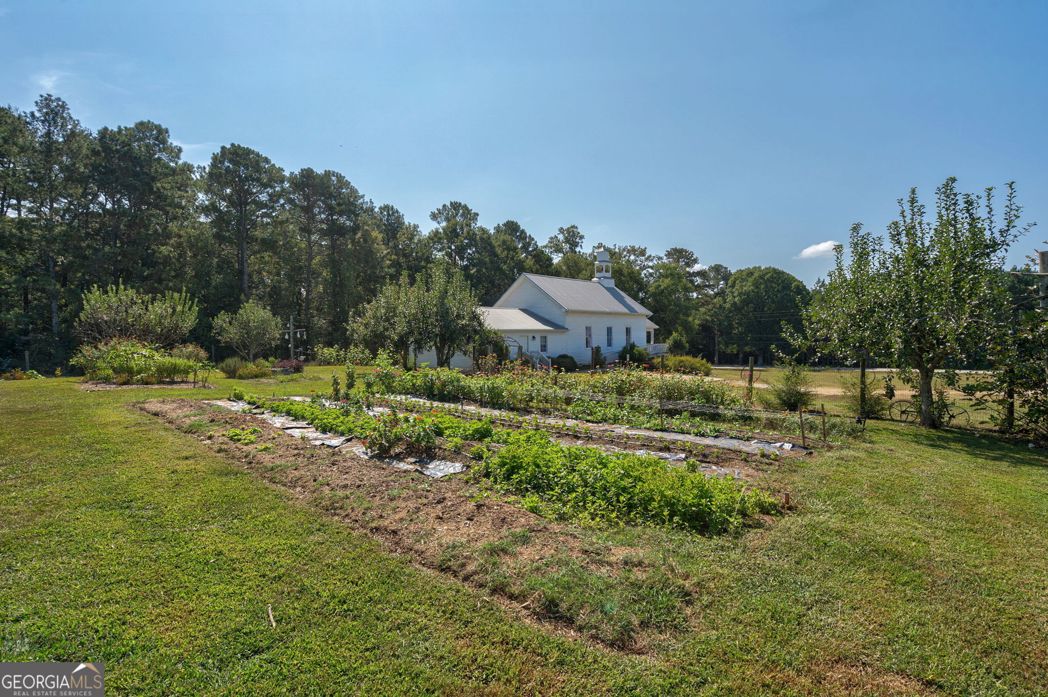 1051 Meadow LN