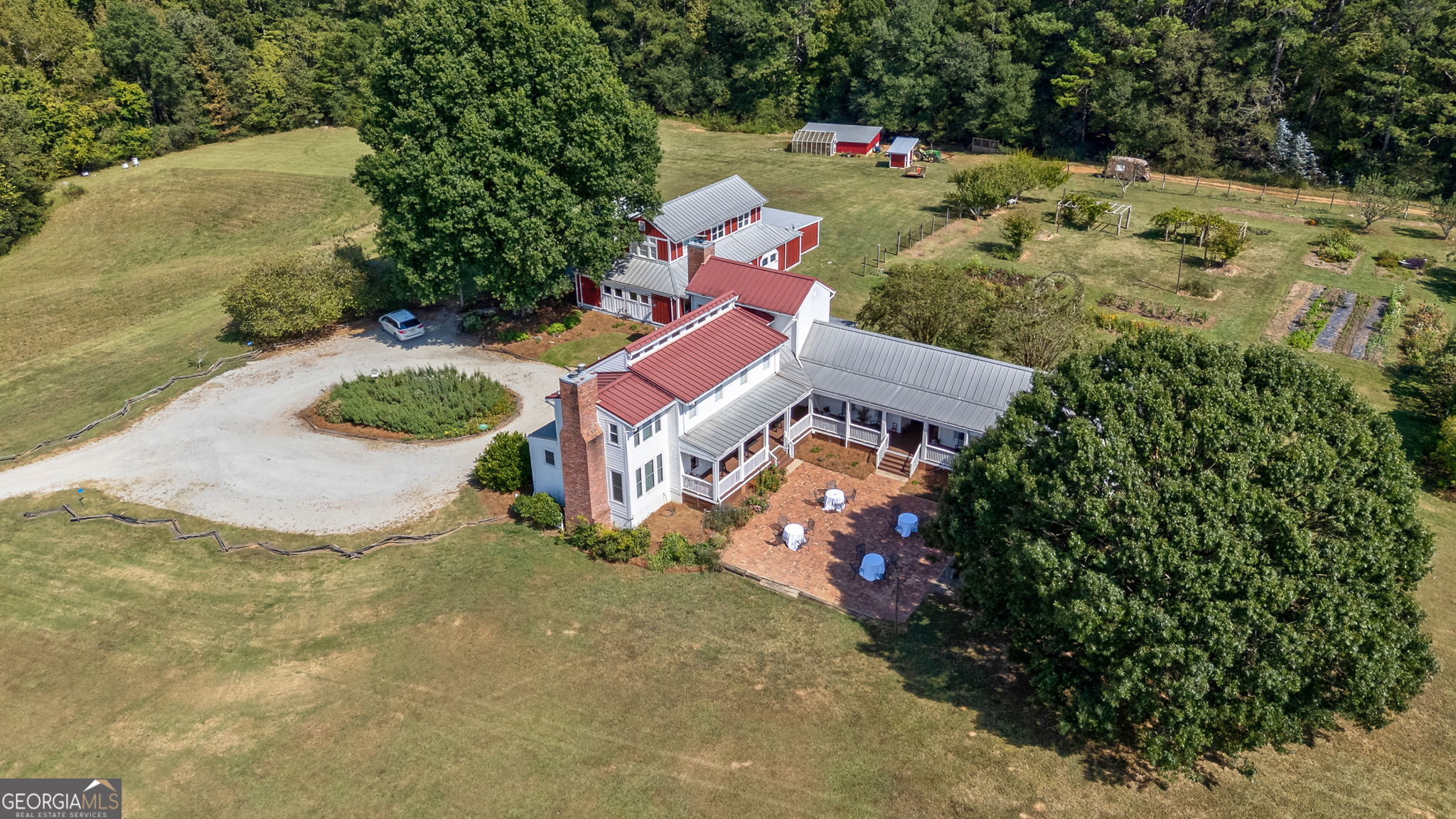 1051 Meadow LN