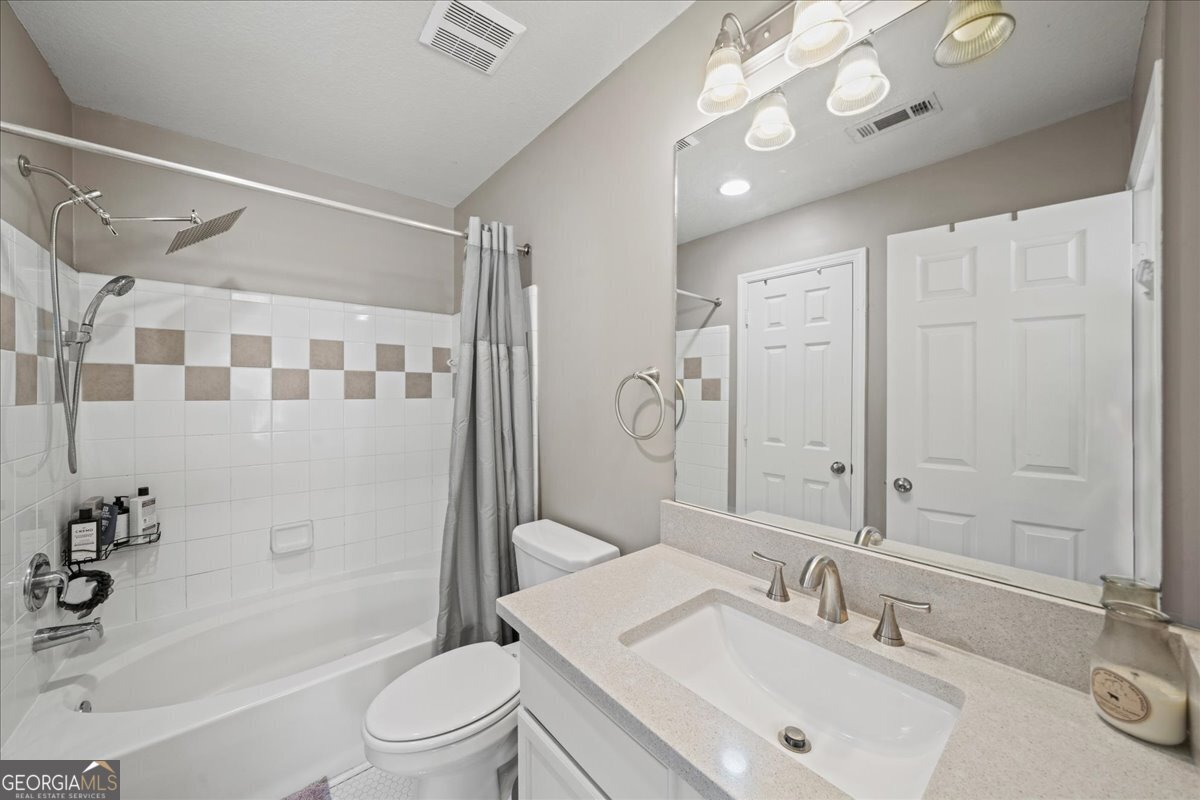 Lakeview Townhomes - Residential