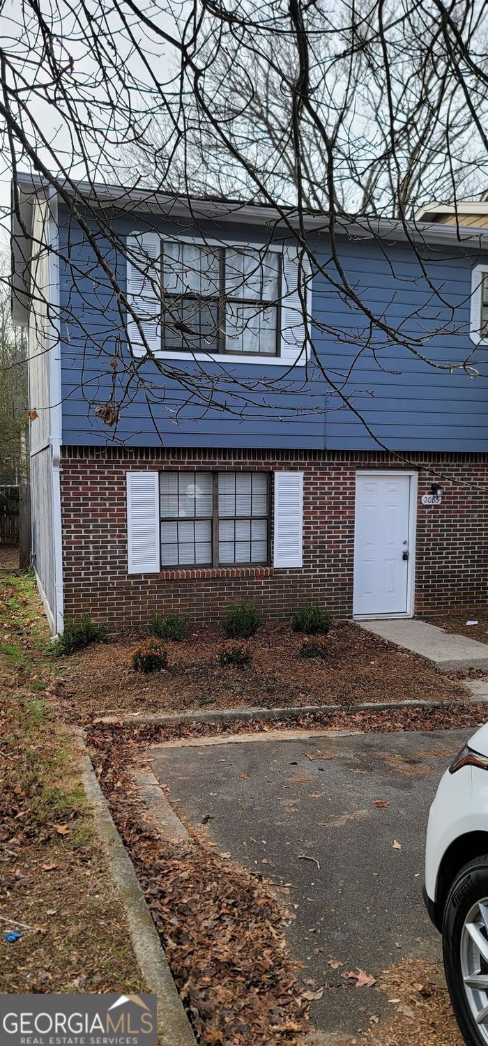 Charming townhome in Austell! This two-bedroom, two-and-a-half-bathroom haven is ready to welcome you home. As you enter, the gleaming tile on the main floor leads you to a renovated kitchen boasting brand-new cabinets with soft-close features and pristine granite countertops. Cooking and entertaining become a delight in this contemporary culinary space. Upstairs, discover two well-appointed bedrooms, each accompanied by its own stylish bathroom. The convenience of dual full bathrooms ensures a stress-free morning routine. Meanwhile, the ground floor hosts a thoughtfully designed half bath, perfectly situated for guests and daily use. The exterior of this townhome is as inviting as its interior. Positioned as a corner unit, the home benefits from additional yard space, fully fenced for privacy and security.
