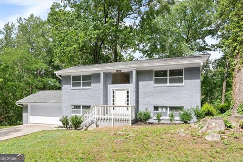Photo of 495 Larchmont Circle NW, Atlanta, GA 30318 (MLS # 10755398)