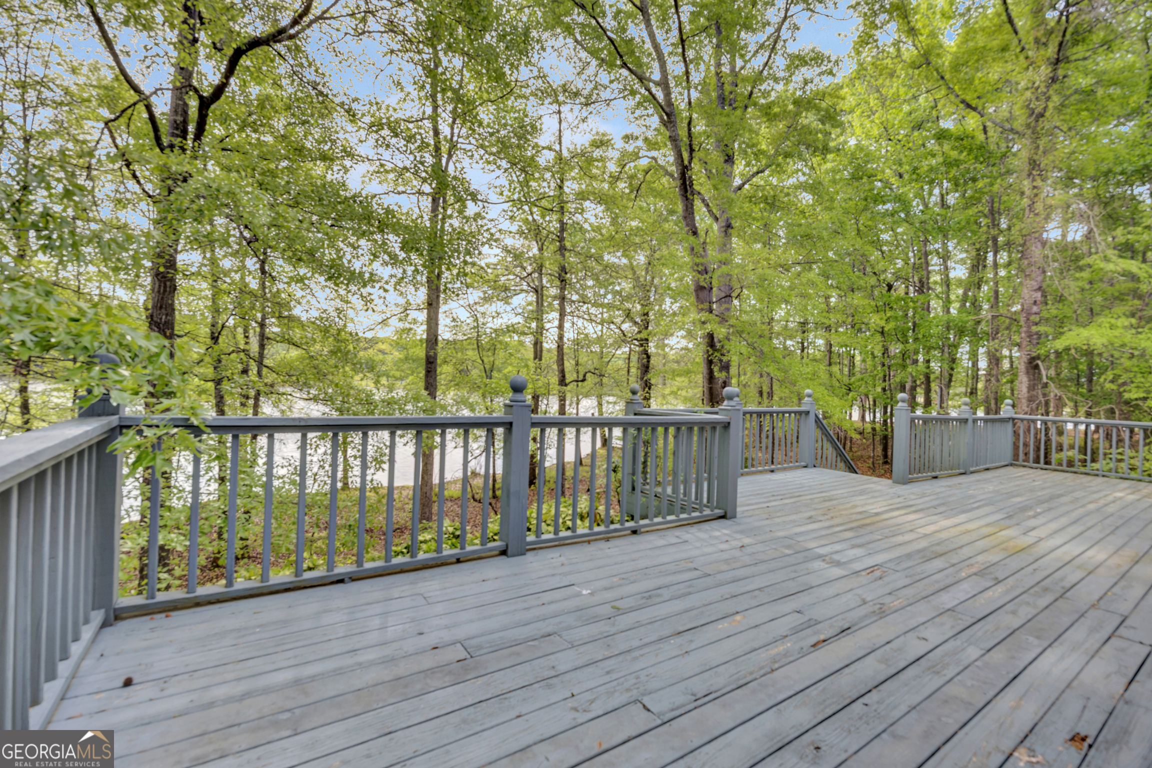 125 Lake DR