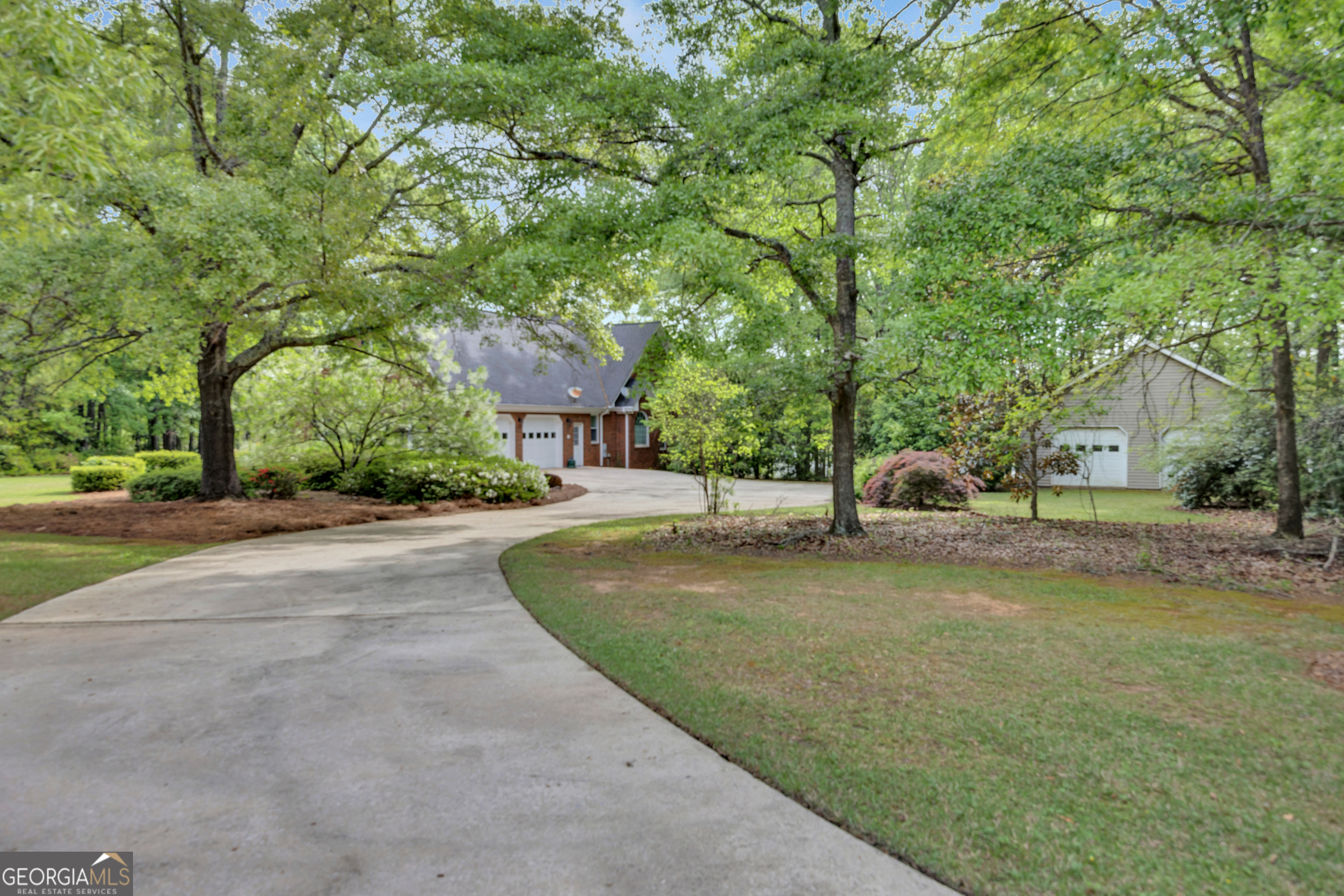 125 Lake DR