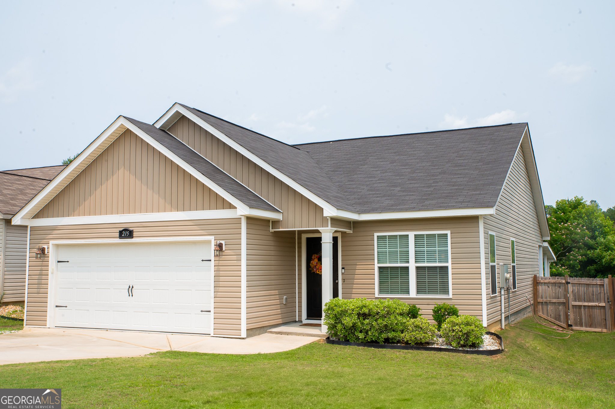 215 Allentown LN