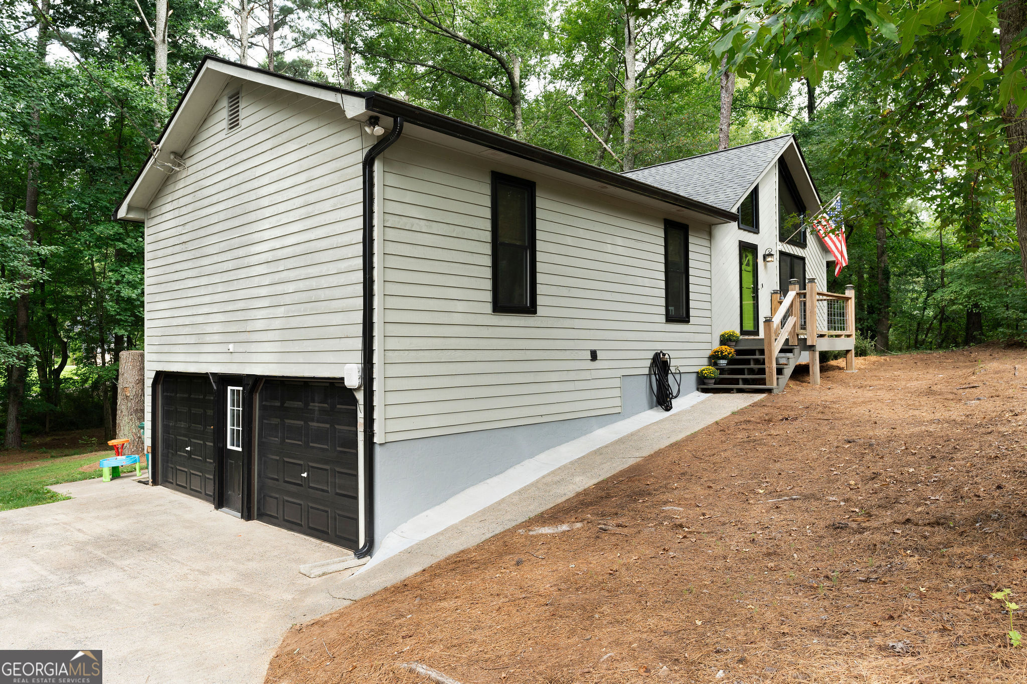 860 Holly LN