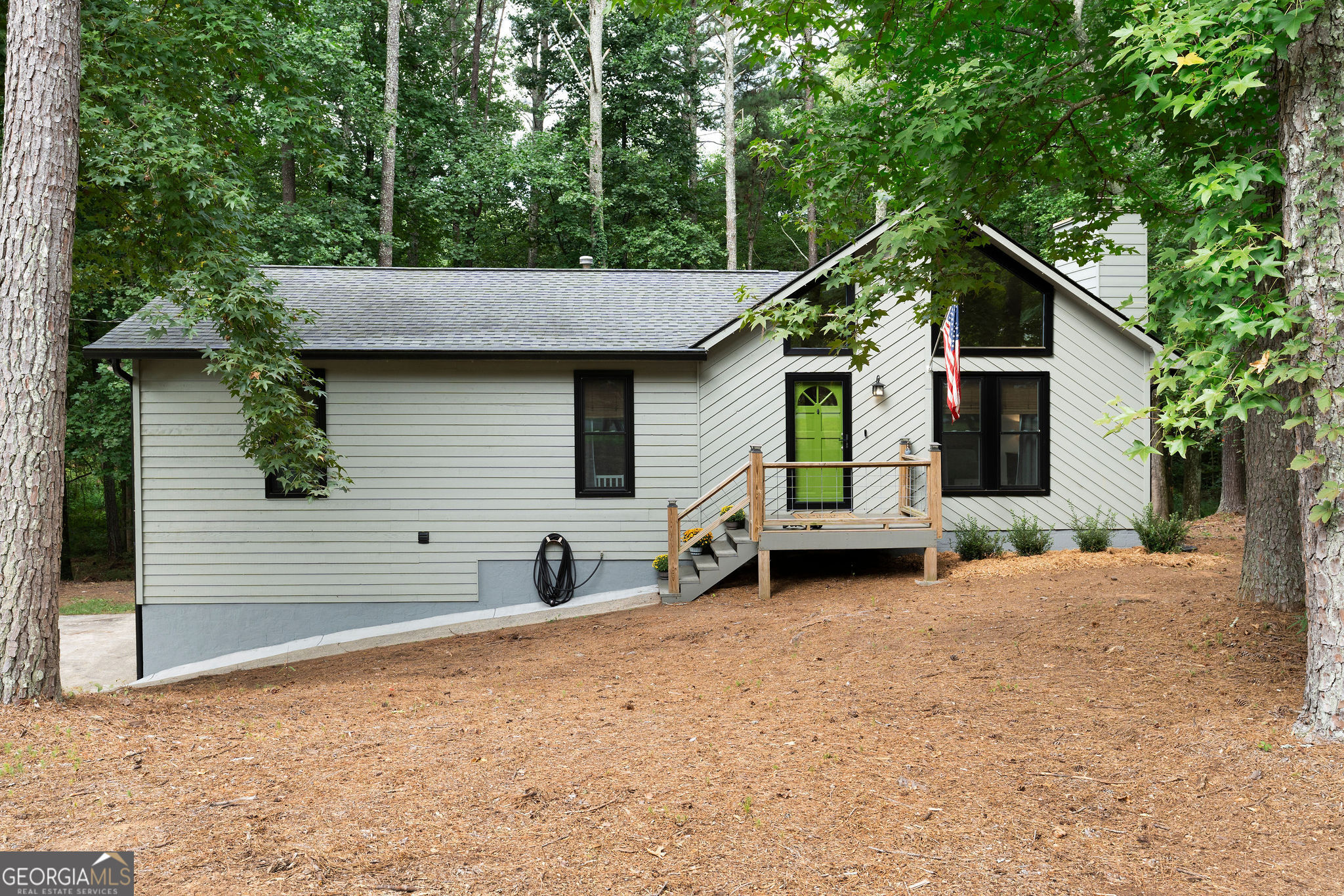 860 Holly LN