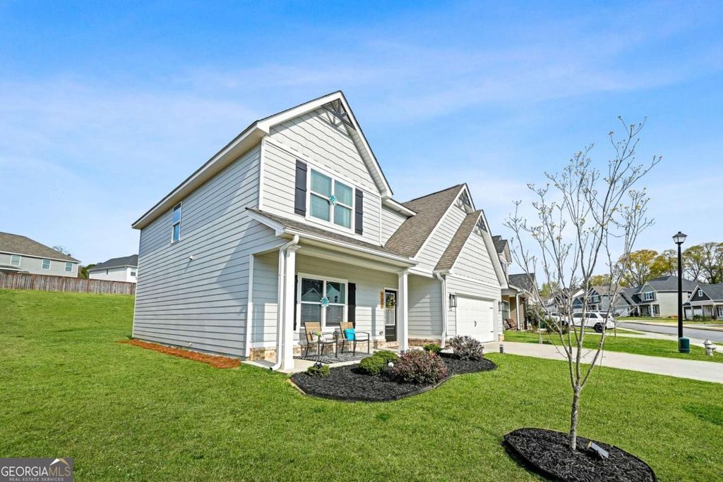 Photo of 106 Kingston Circle, Carrollton, GA 30117 (MLS # 10762107)