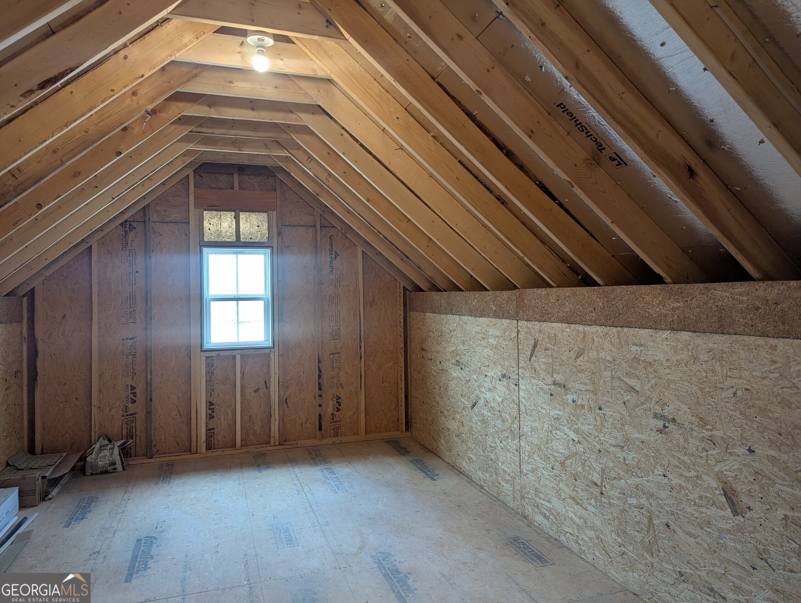The Chatsworth Plan by Peachtree Residential. Quick Move-in! This beau – image 23