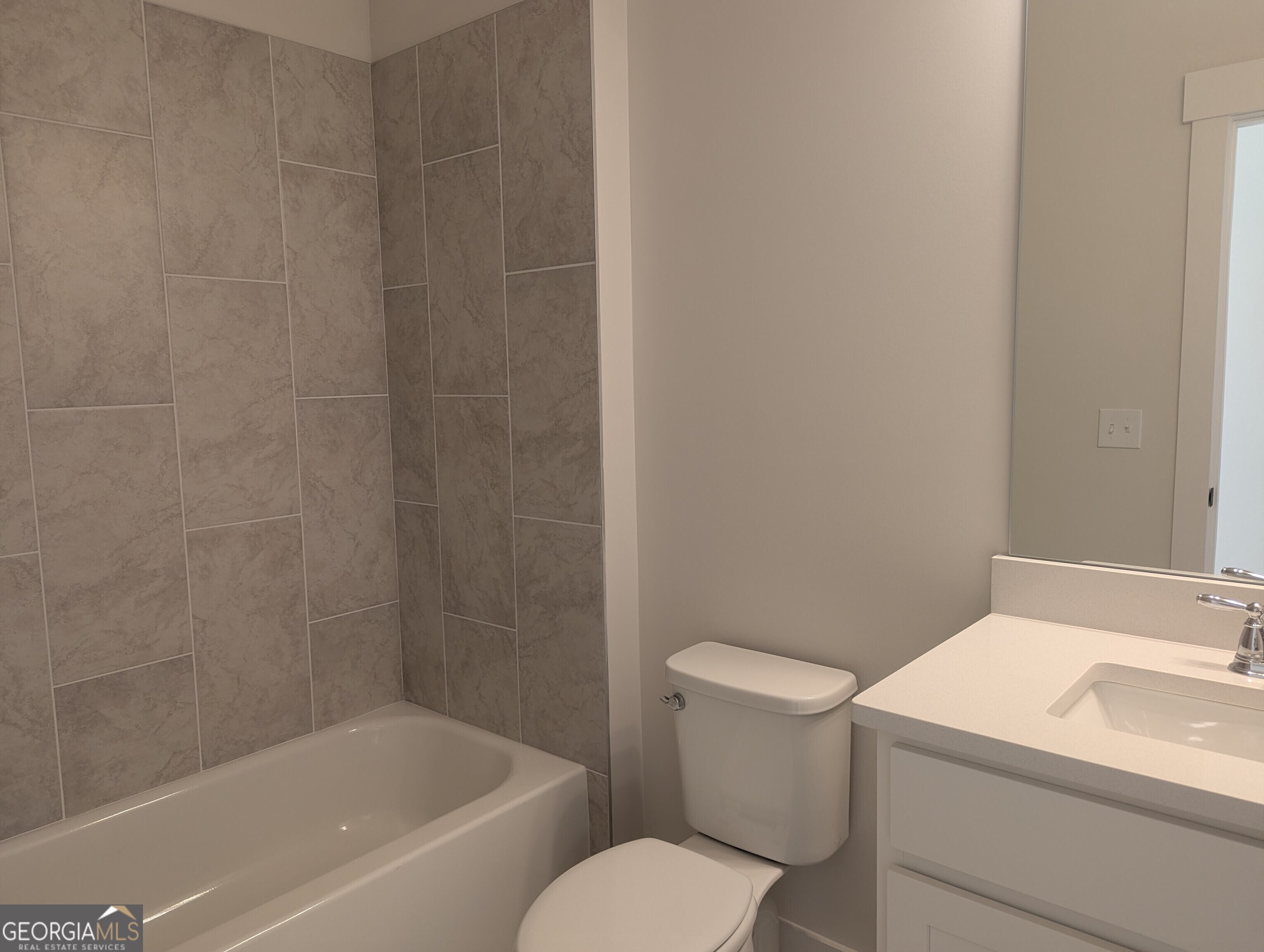 The Chatsworth Plan by Peachtree Residential. Quick Move-in! This beau – image 20