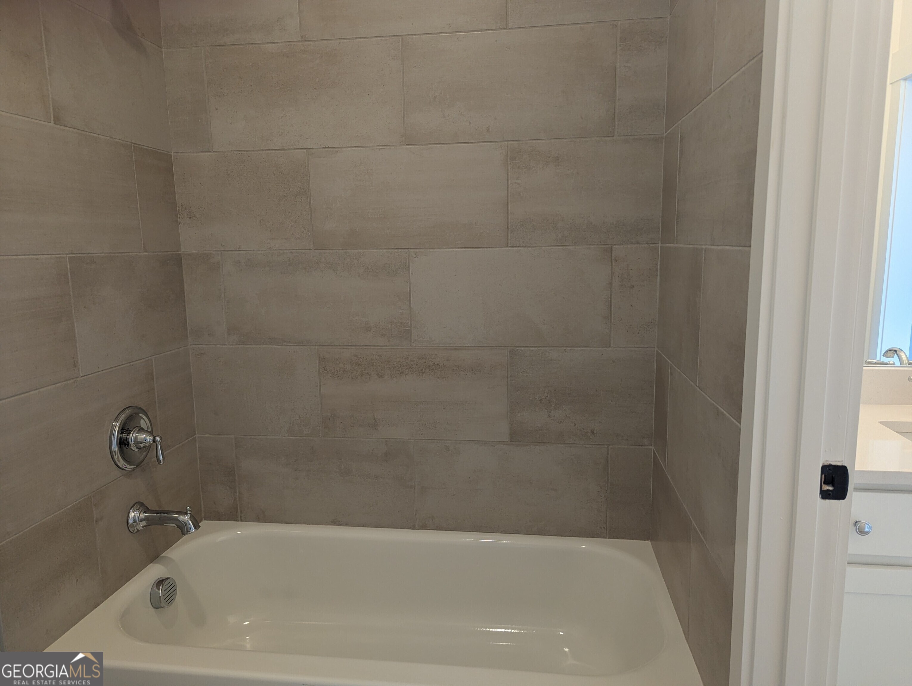 The Chatsworth Plan by Peachtree Residential. Quick Move-in! This beau – image 28